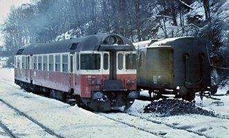 Motorový vůz 852.003 (M296.2003), Teplice nad Metují (11.2.1984) – © Milan Palička