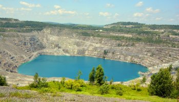 Asbestos, důl na azbest – meunierd / Shutterstock