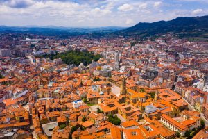 Oviedo – BearFotos / Shutterstock