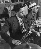 Lester Young při hře na tenorový saxofon, 1944 – Profimedia.CZ