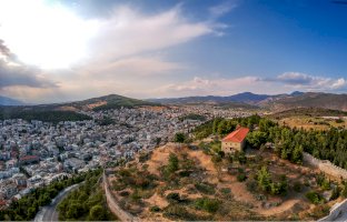 Lamia – Pit Stock / Shutterstock