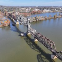 Železniční zdvihací most přes řeku Arkansas – Jonathan C Wear / Shutterstock