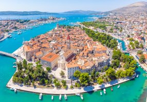 Trogir – Alexey Fedorenko / Shutterstock