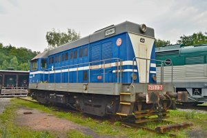 Motorová lokomotiva 720.058, Lužná u Rakovníka (25.7.2012) – Profimedia.CZ