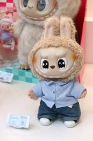 Plyšová postavička Labubu (The Monsters) v prodejně POP MART, Los Angeles, 4. 5. 2025 – Josiah True / Shutterstock