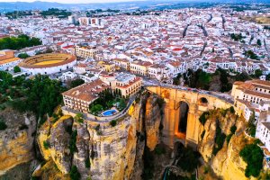 Ronda – Madrugada Verde / Shutterstock