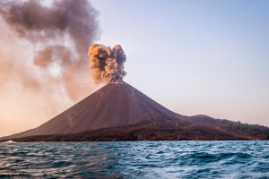 Krakatau – feygraphy / Shutterstock