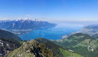 Pohled na Ženevské jezero poblíž Montreux – Xavier von Erlach / Unsplash