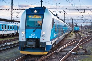 Elektrická jednotka 660.107, Praha (15.12.2017) – kaprik / Shutterstock