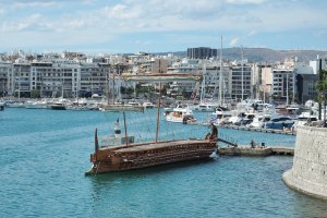 Replika starořecké triery – Aerial-motion / Shutterstock