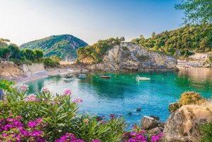 Korfu, Paleokastritsa – Balate Dorin / Shutterstock