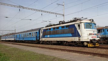 Elektrická lokomotiva 242.250, Dobřany (3.4.2016) – Peteri / Shutterstock