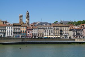 Mâcon – Labrador Photo Video / Shutterstock