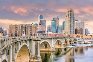 Minneapolis – f11photo / Shutterstock