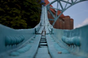 Ocelová konstrukce spojená nýty – Łukasz Konieczka / Unsplash