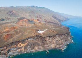 Maják na mysu Orchilla na ostrově Hierro (Ferro) – Paolo Tralli / Shutterstock