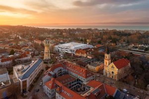 Siófok – Geza Kurka_Hungary / Shutterstock