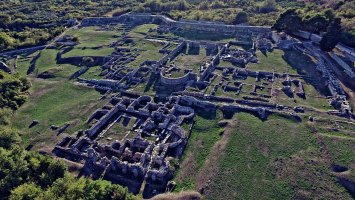 Zbytky starověkého a antického města Salonae, Solin, Chorvatsko – Adriatio / Shutterstock