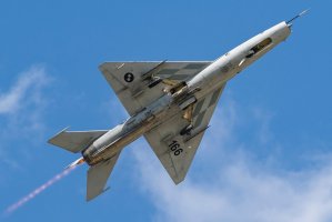 MiG-21 po vzletu s přídavným spalováním, Chorvatsko, Velika Gorica (19.5.2018) – DarioZg / Shutterstock