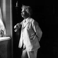 Mark Twain (1907) – Everett Collection / Shutterstock