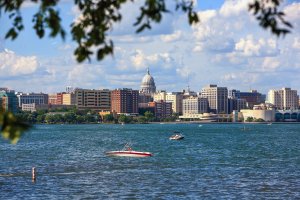 Madison, Wisconsin – Suzanne Tucker / Shutterstock
