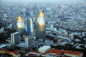 Baku – ETIBARNAME / Shutterstock