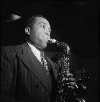 Charlie Parker při vystoupení v jazzovém klubu Three Deuces v New Yorku, kolem srpna 1947 – William P. Gottlieb / Profimedia.CZ