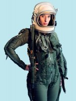 Anti-g oblek s výškovou přilbou – daveyer / Shutterstock