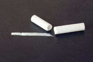 Školní křída – lastbackup / Shutterstock