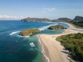 Pláž Sekongkang na ostrově Sumbawa – AsiaTravel / Shutterstock