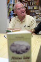 Jiří Sequens, autogramiáda (12.5.2003) – Profimedia.CZ