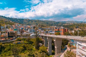 Ambato – Jorge Burneo Celi / Shutterstock