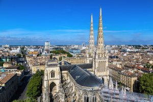 Bordeaux – S-F / Shutterstock