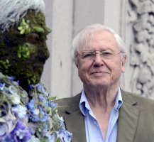David Attenborough u své květinové sochy, Royal Botanic Gardens, Londýn (17.5.2012) – Profimedia.CZ