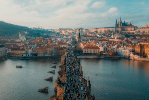 Karlův most, Praha – Anthony DELANOIX / Unsplash