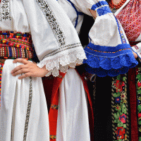 Lidový textil – ELEPHOTOS / Shutterstock