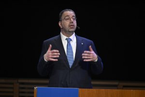 Ekonom Daron Acemoğlu, laureát Ceny Švédské národní banky za ekonomické vědy na paměť Alfreda Nobela (2024), během Nobelovy přednášky z ekonomických věd v Aule Magna, Stockholmská univerzita, Švédsko (8.12.2024) – Profimedia.CZ