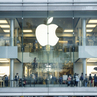 Apple – r.nagy / Shutterstock