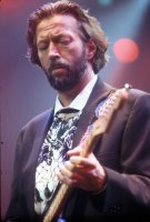 Britský kytarista, skladatel a zpěvák Eric Clapton během koncertu v pařížském Zénithu (3.3.1990) – Profimedia.CZ