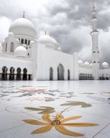 Nádvoří Velké mešity šejka Zayeda, Abú Zabí – Sarvaswa Tandon / Unsplash