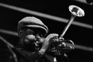 Dizzy Gillespie při vystoupení na jazzovém festivalu v Nice, 12. července 1983 – Profimedia.CZ