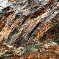 Zlatá žíla v hornině, detail – Fixazh / Shutterstock