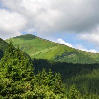 Hoverla – Dmytro Stoliarenko / Shutterstock