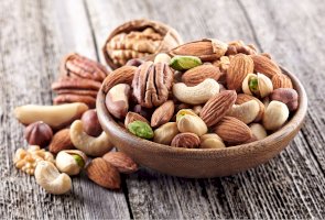 Ořechy – Dionisvera / Shutterstock