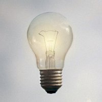 Žárovka se závitem E27 – Júnior Ferreira / Unsplash