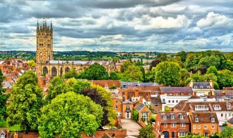 Warwick – Leonid Andronov / Shutterstock