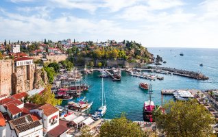 Antalya – muratart / Shutterstock