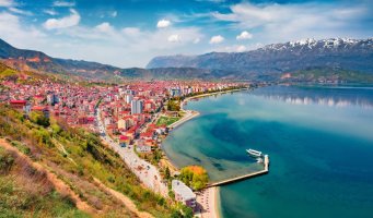 Pogradec – Andrew Mayovskyy / Shutterstock