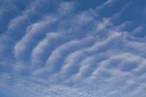 Oblak typu cirrostratus – noprati somchit / Shutterstock