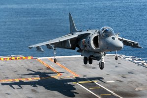 AV-8B Harrier, letadlová loď Juan Carlos I, Cádizský záliv (12.9.2019) – SpaceKris / Shutterstock
